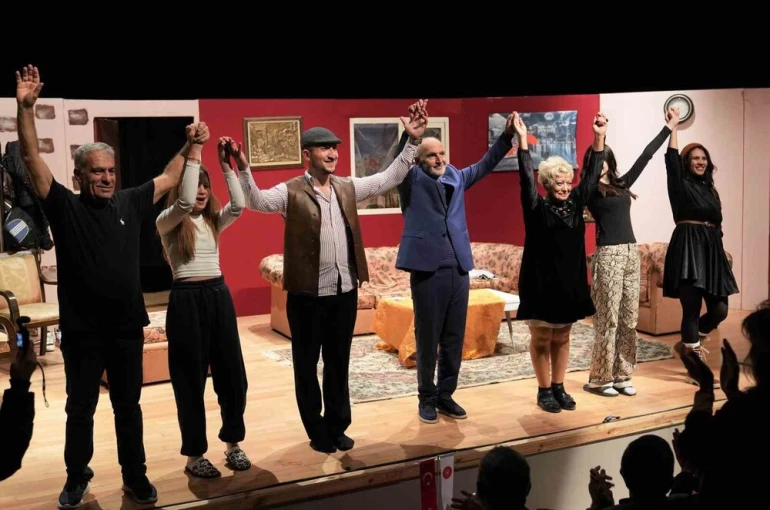 Keçiören’de "Babam Geri Döndü" isimli tiyatro oyununa büyük ilgi 