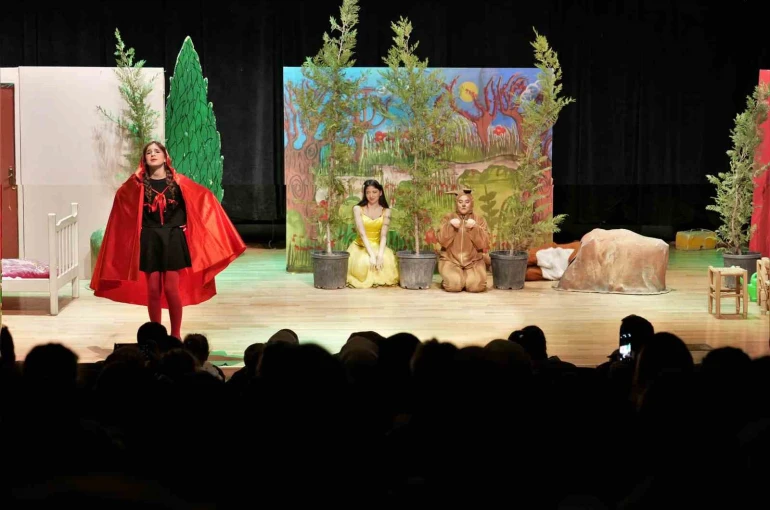 Keçiören’de Kırmızı Başlıklı Kız müzikali çocuklarla buluştu 