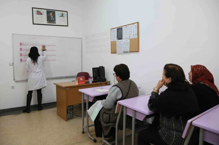 KEÇMEK’te okuma yazma kursları sürüyor 