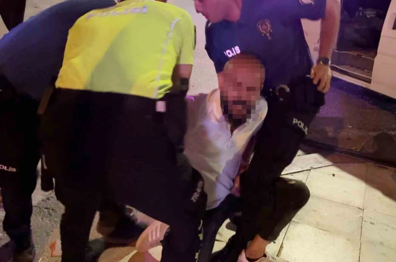 "Kelepçe vuramazlar, imkansız" dedi, kelepçelenip gözaltına alındı