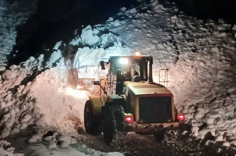 Kemaliye’de kapanan grup köy yolları ulaşıma açıldı