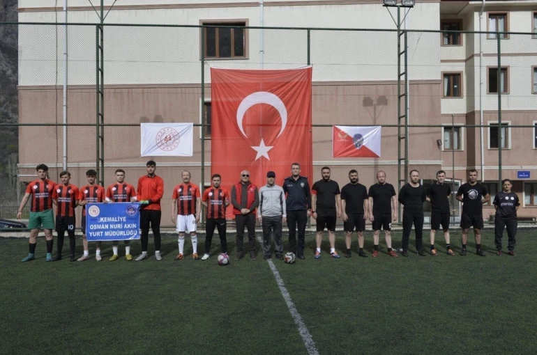 Kemaliye’de Polis Haftası’nda dostluk maçı düzenlendi