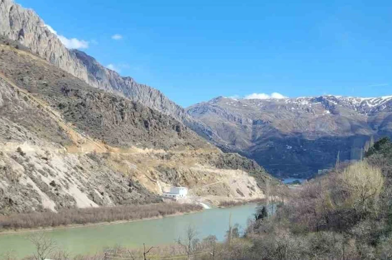 Kemaliye’de yol çalışması sonrası köylülerden asfalt talebi 