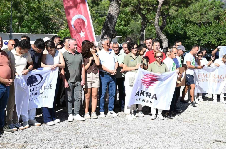 Kemer’de sahil temizliği yapıldı 
