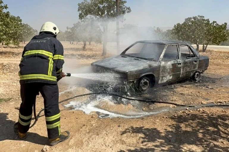 Kendi otomobilini ateşe verdi