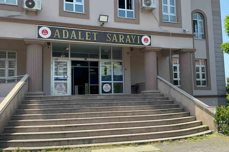 Kenevir yetiştirmek için iklimlendirme sistemi kurmuş