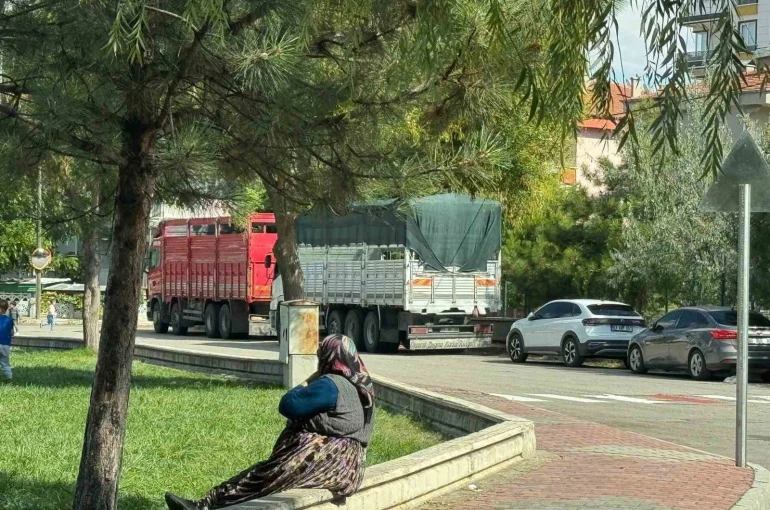 Kentin cadde ve sokaklarını ağır tonajlı araçların işgal etmesine vatandaşlar tepkili 