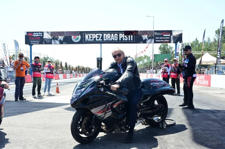 Kepez Belediye Başkanı Kocagöz, hız tutkunlarının heyecanına ortak oldu 