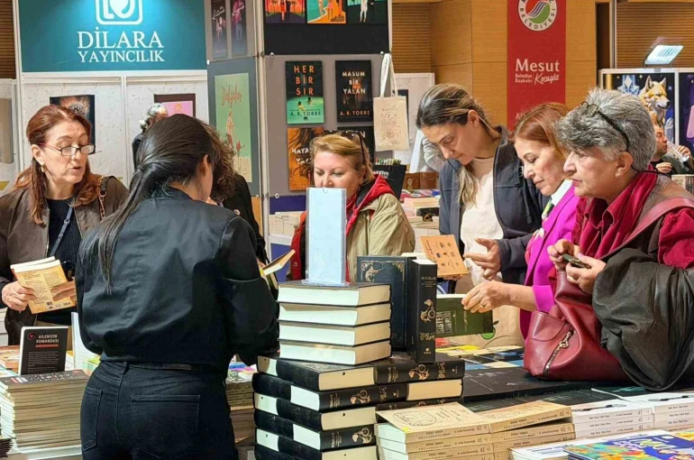 Kepez Kitap Fuarı kapılarını açtı: Edebiyat dolu 10 gün başladı 