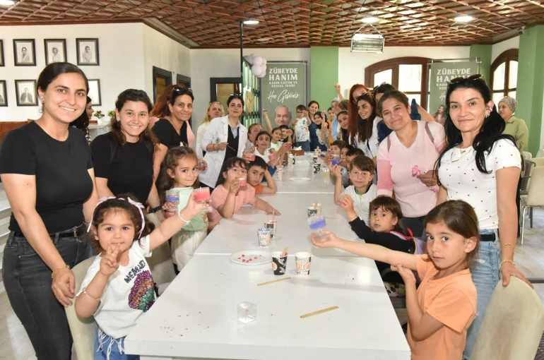 Kepez’de anne ve çocuklar renkli mum atölyesine katıldı 
