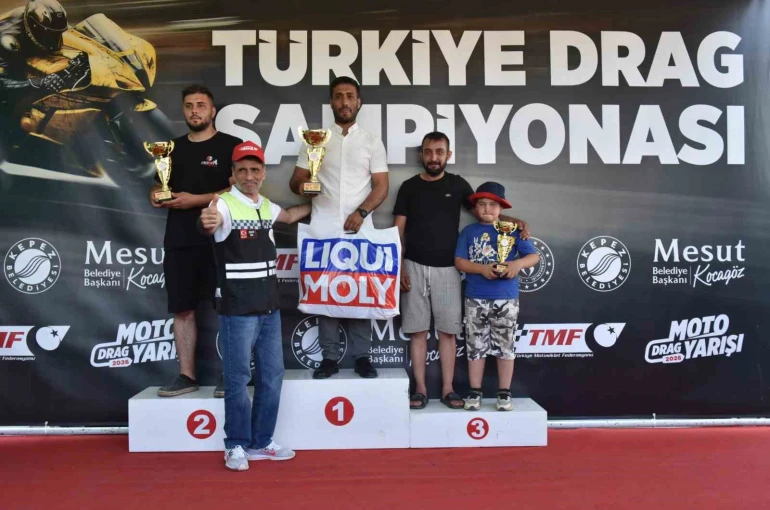 Kepez’de motodrag şampiyonları kupalarını aldı 