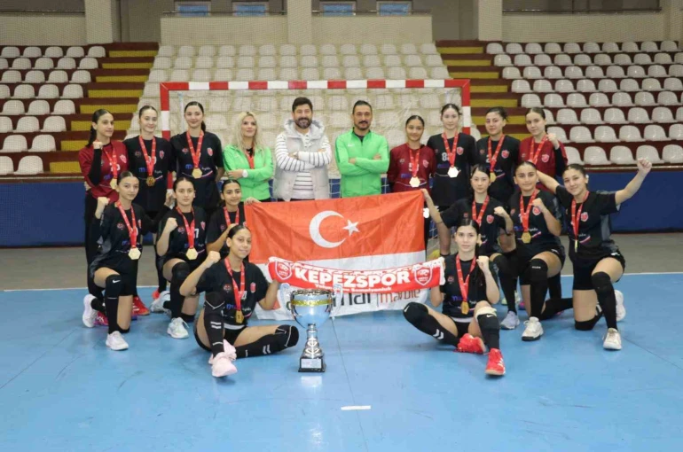 Kepez’in yıldız kızları hentbolda Türkiye şampiyonu 