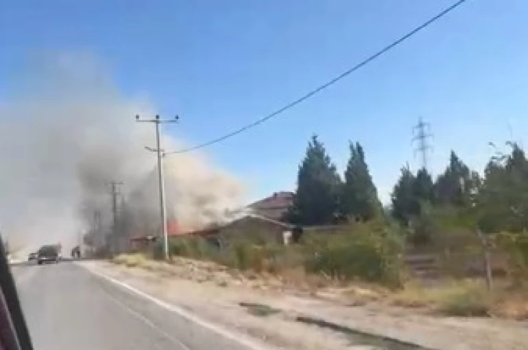 Kereste fabrikasında çıkan yangın paniğe sebep oldu