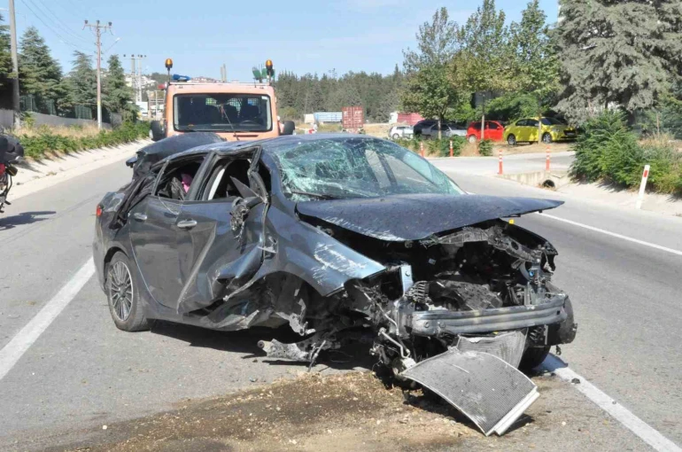 Keşan’da beton yükseltiye çarpan otomobilin sürücüsü yaralandı 