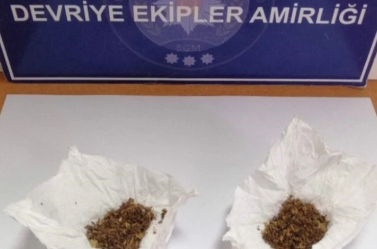 Keşan’da polis tarafından durdurulan şüphelinin üzerinden uyuşturucu ele geçirildi 
