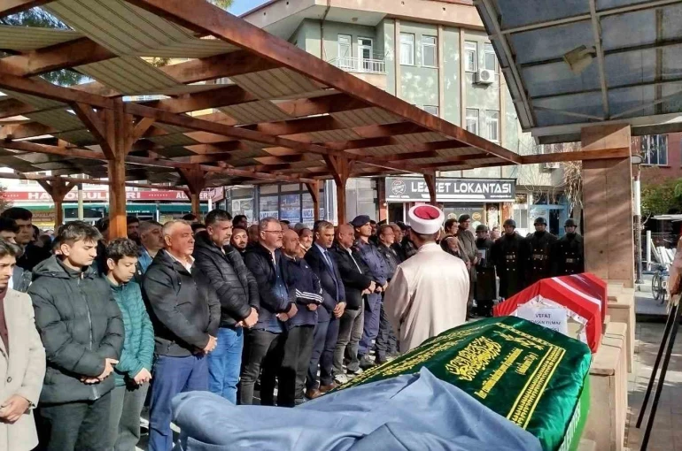 Kıbrıs gazisi son yolculuğuna uğurlandı 