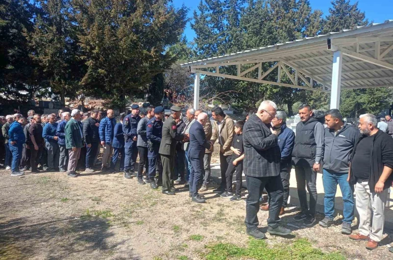 Kıbrıs gazisi törenle toprağa verildi 