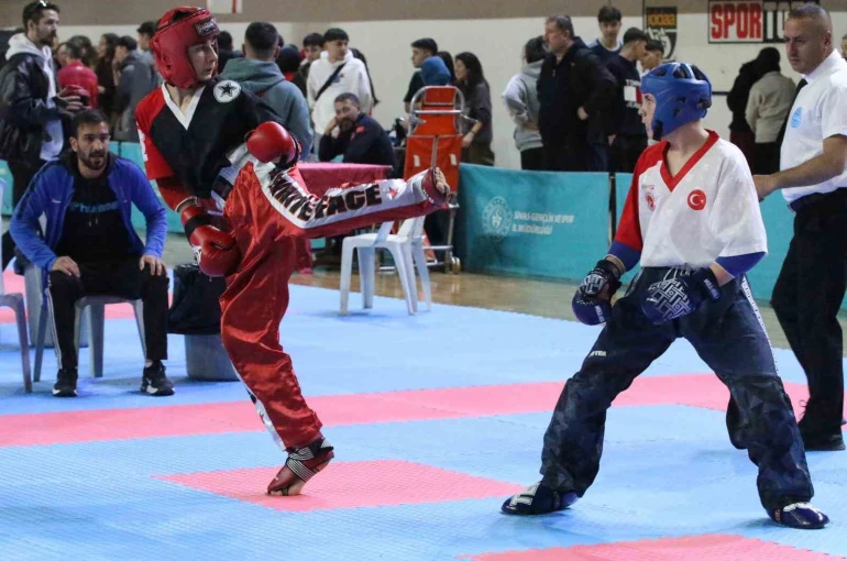 Kick Boks Türkiye Birinciliğinin açılış seremonisi yapıldı 