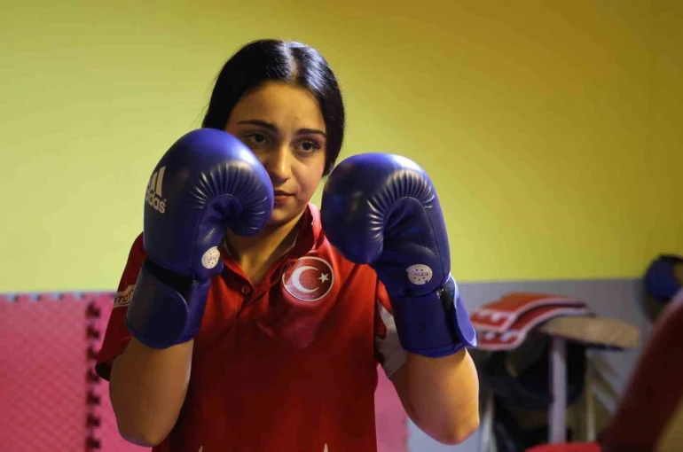 Kickboksa hobi olarak başladı, yıllar sonra şampiyon oldu