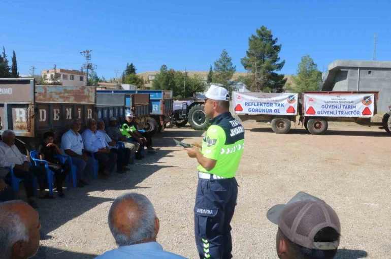 Kilis’te çiftçilere ‘’Güvenli Traktör Kullanımı’’ eğitimi verildi 