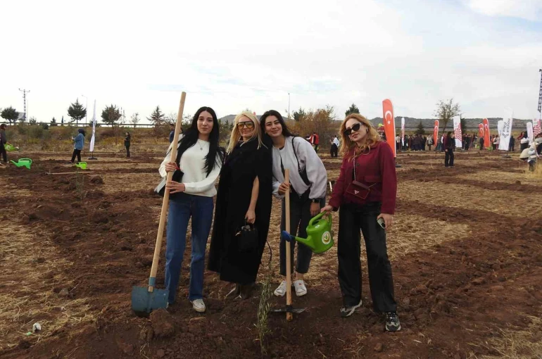 Kilis’te "Çiftçiye Hayat Olsun" projesinde 10 bin fidan toprakla buluştu 
