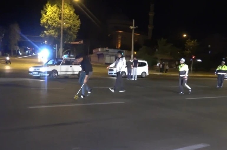 Kilis’te feci kaza: Tır ile çarpışan motosikletteki 2 kişi ağır yaralandı 