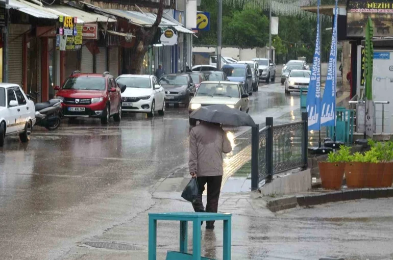 Kilis’te kuvvetli yağış ve sis etkili oldu 