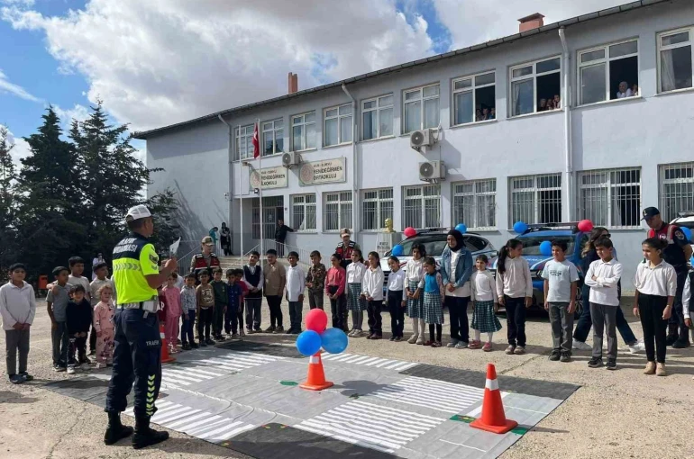 Kilis’te öğrencilere trafik eğitimi verildi 