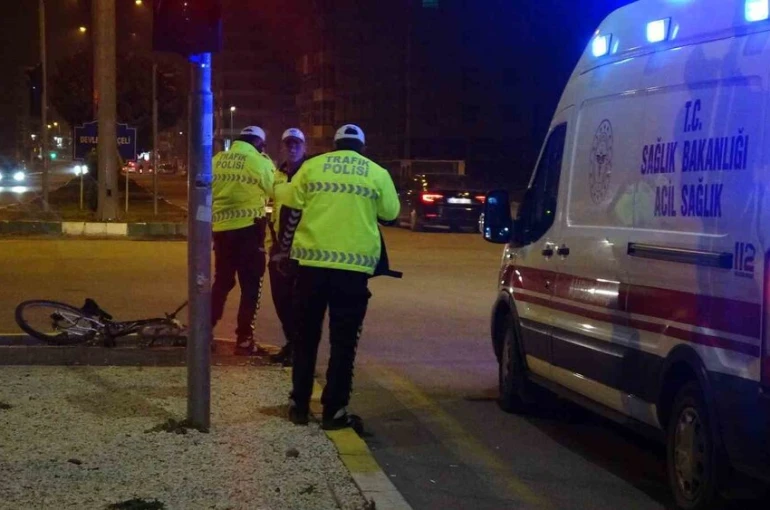 Kilis’te otomobille çarpışan bisikletli ağır yaralandı 