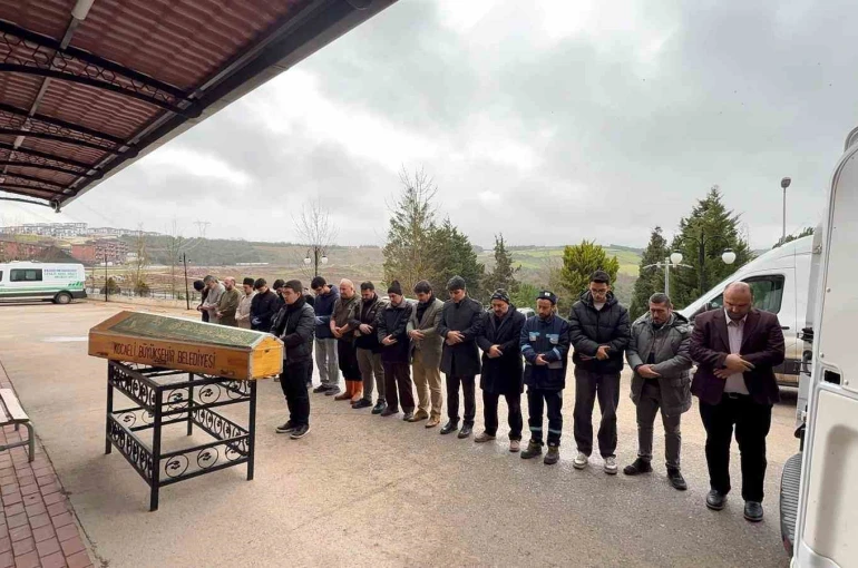 Kimsesiz vatandaşın cenazesi defnedildi, öğrenciler eşlik etti