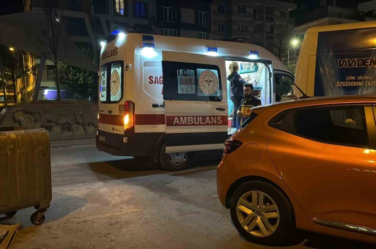 Kiraladığı scooterdan düşüp sızan alkollü kadın hastaneye kaldırıldı 