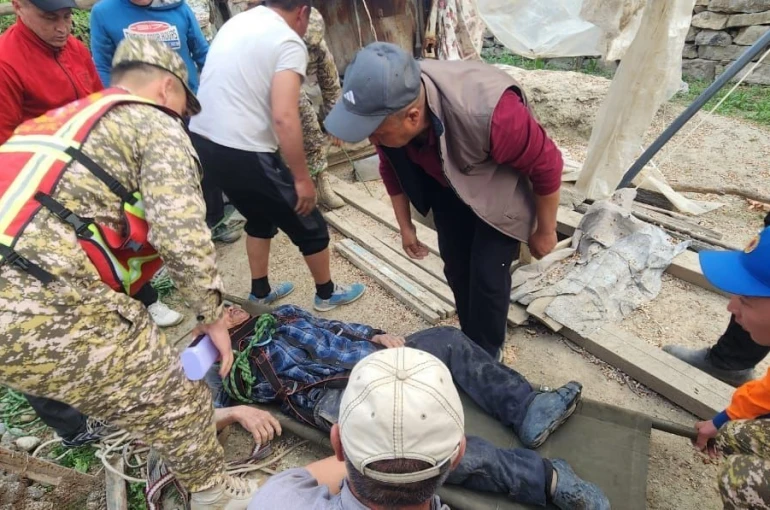 Kırgızistan’da 65 yaşındaki adam 18 metre derinliğindeki kuyuda 16 gün mahsur kaldı 
