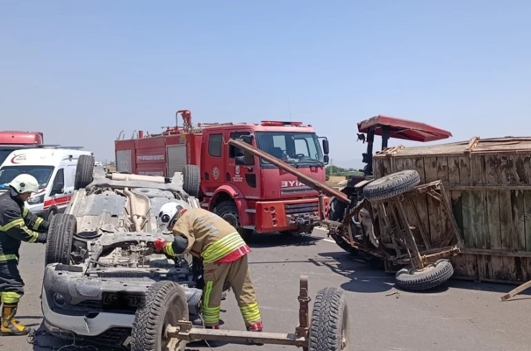 Kırıkhan’da traktörle çarpışan otomobil takla attı: 2 yaralı 