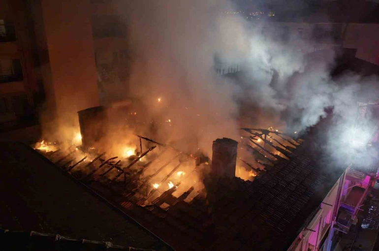 Kırıkkale’de apartman çatısında yangın paniği 