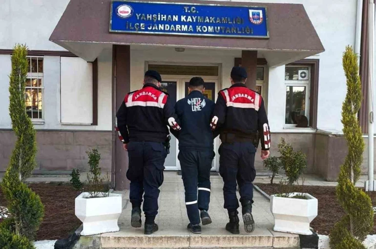 Kırıkkale’de aranan 2 hükümlü jandarma operasyonuyla yakalandı 