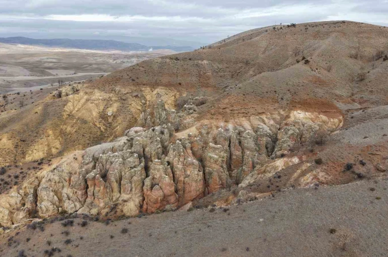 Kırıkkale’de doğanın şekillendirdiği kayalar ilgi çekiyor 