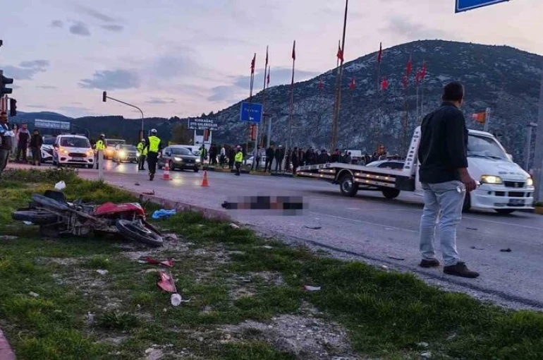 Kırkağaç’ta otomobille çarpışan motosikletli ağır yaralandı 