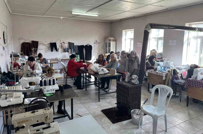 Kırkkepenekli’de kadınlar dikişle üretime katılıyor 