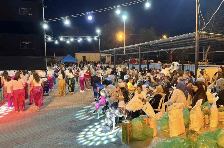 Kırkkepenekli’de renkli ‘Şalvar Gecesi’ coşkusu