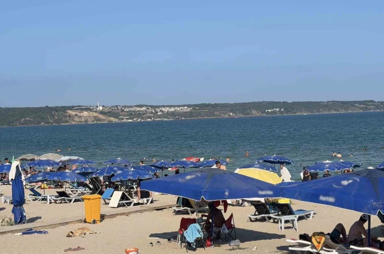 Kırklareli’de sıcaktan bunalanlar plaja akın etti 