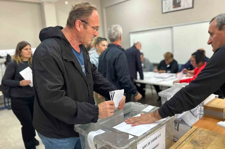 Kırklareli’nde Bulgaristan seçimleri için çifte vatandaşlar sandık başına gitti 
