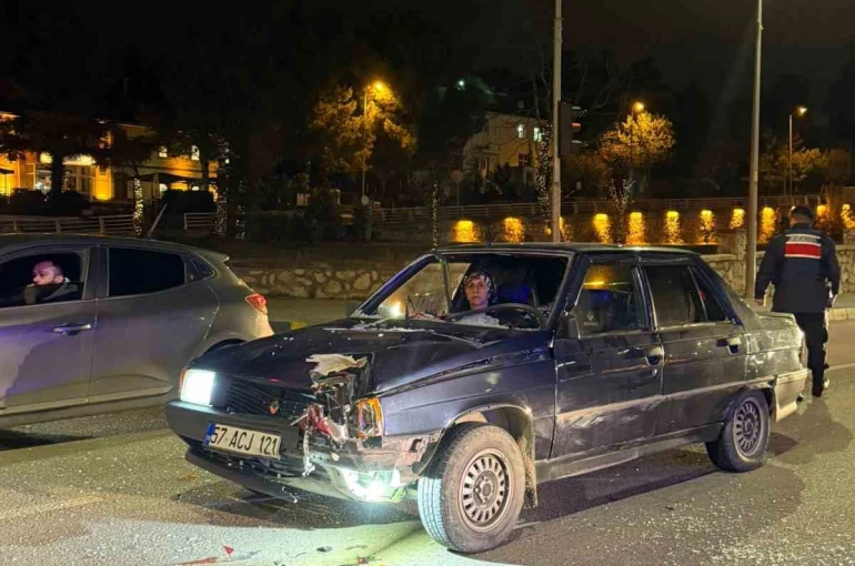 Kırmızı ışıkta bekleyen motosikletli canından oluyordu 
