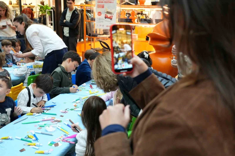 Kırmızı Karavan’ın ev sahipliği yaptığı Çocuk Festivali gerçekleşti 
