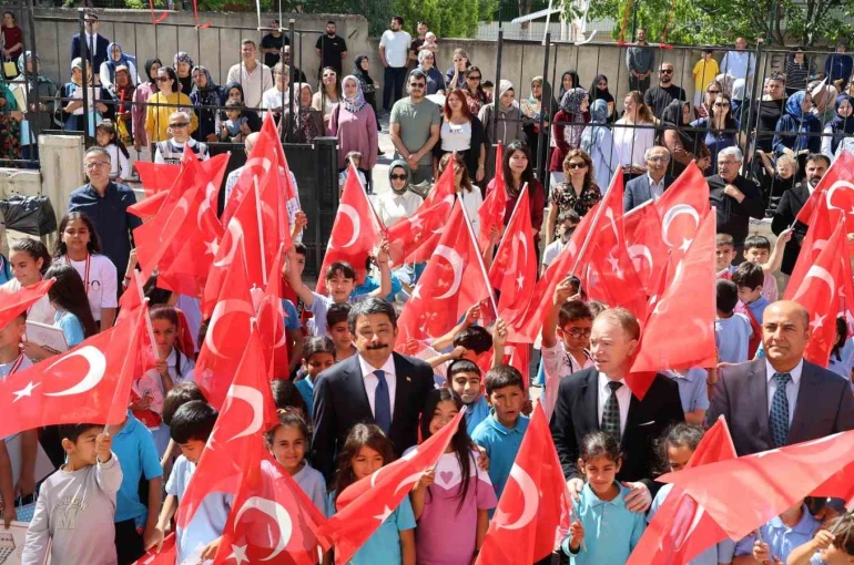 Kırşehir’de 40 bin 376 öğrenci karne heyecanı yaşadı 