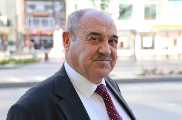 Kırşehir’de 43 yıllık eğitimciye öğrencilerden duygusal veda