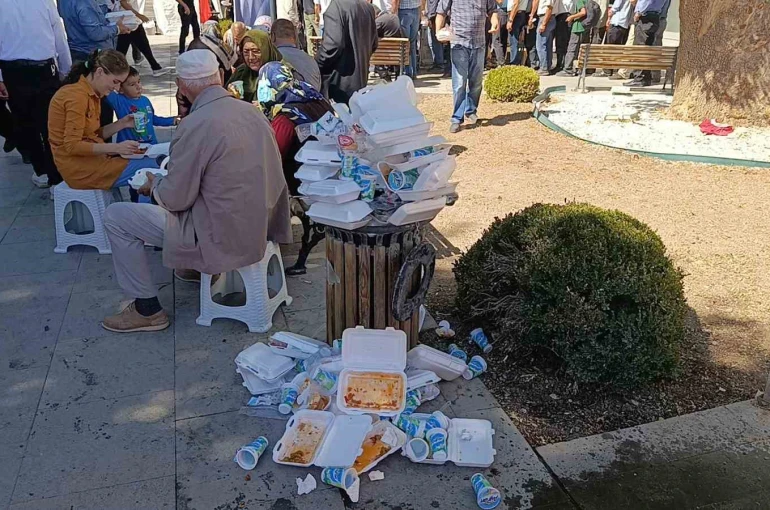 Kırşehir’de Ahi pilavı dağıtımında izdiham 