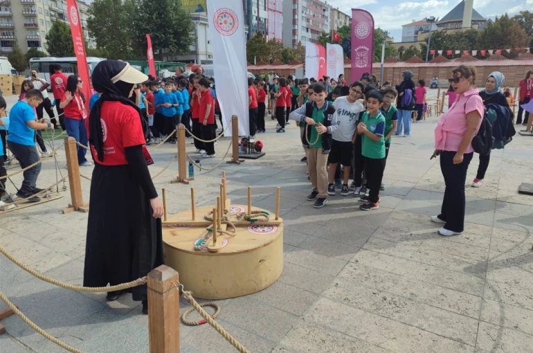 Kırşehir’de Geleneksel Oyunlar Şöleni yapıldı 