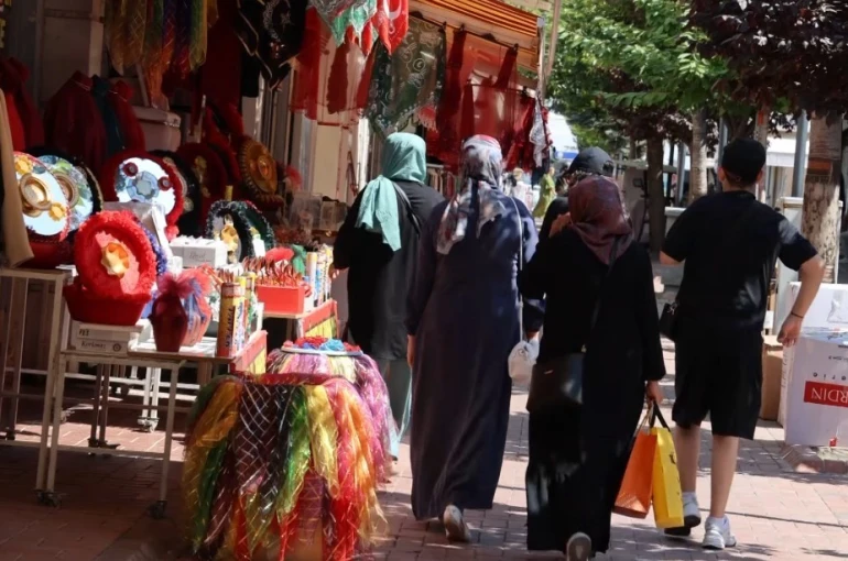 Kırşehir’de gurbetçi hareketliliği esnafa can suyu oldu