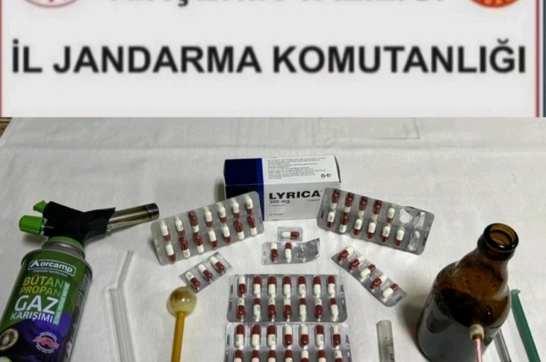 Kırşehir’de jandarma yol kontrolünde uyuşturucu hap ele geçirdi 