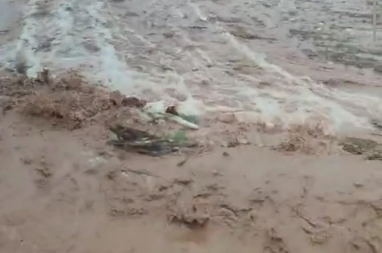 Kırşehir’de sağanak, su baskınlarına neden oldu 